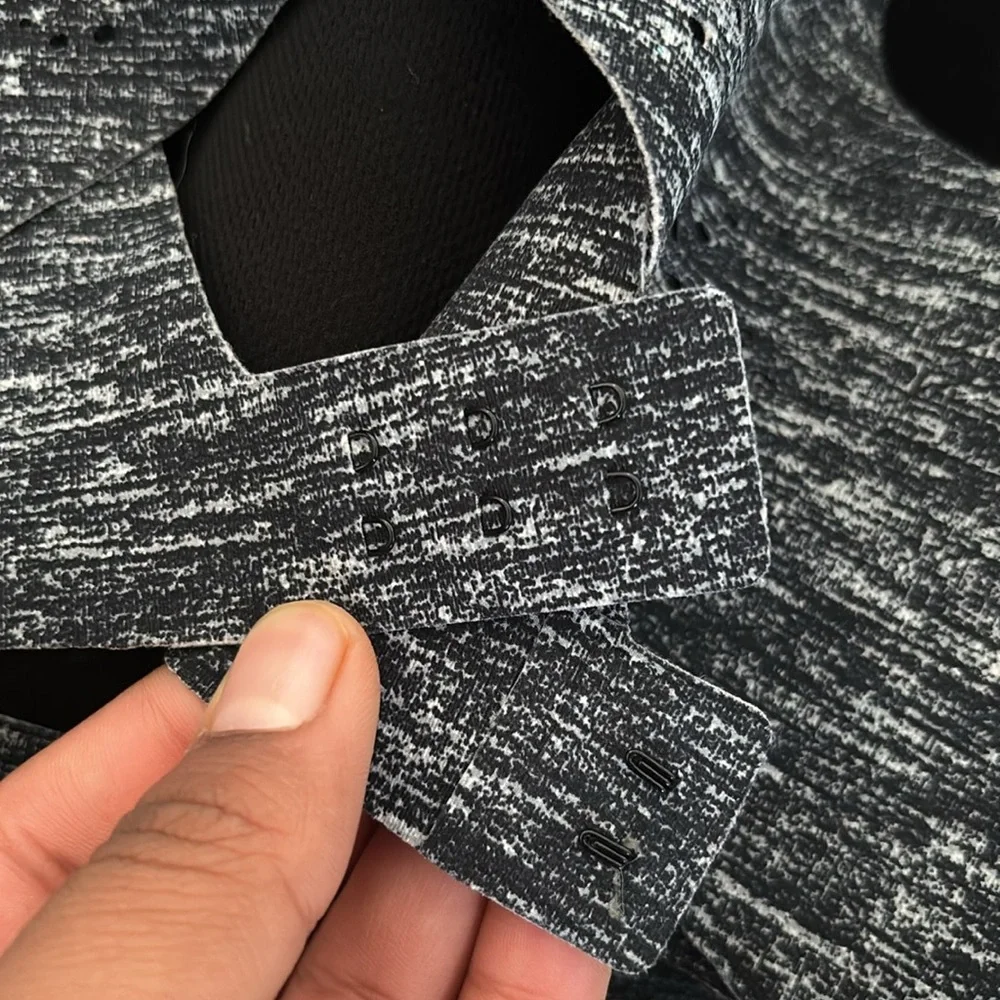 Victoria's Secret Angel Max Sports Bra - Picture 5 of 10